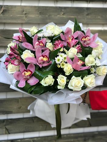 Букет цветов из: Розы и Хризантемы в Чапаевке