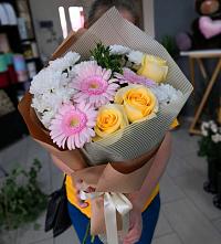Букет цветов из:  Герберы, Розы и Хризантемы в Чапаевке