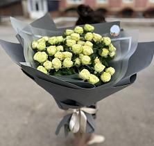Букет Белые кустовые розы Солинеро в Чапаевке