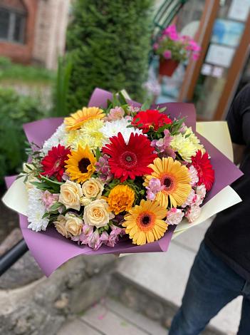 Букет цветов из: Герберы, Ромашки, Хризантемы, Розы и Подсолнухи в Чапаевке