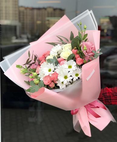 Букет цветов из: Розы, Лизиантусы и Хризантемы в Чапаевке